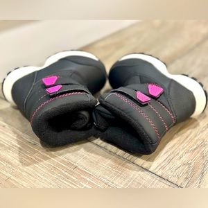 WORN ONCE FOR 2HRs: Snow Boots